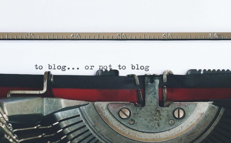typerwriter types, to blog or not to blog. is blogging dead?