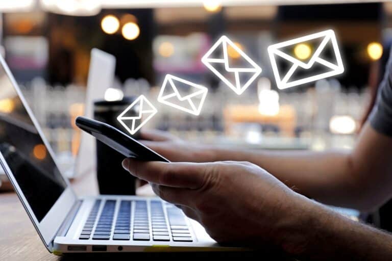 an image displaying an incoming and outgoing email